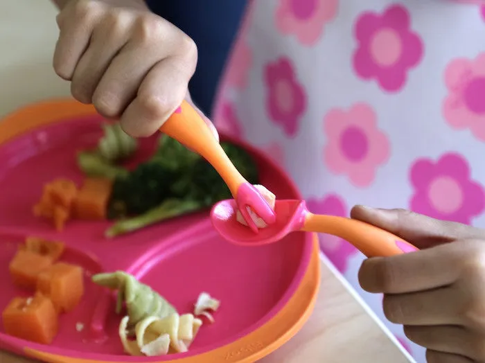 B.BOX Toddler cutlery set - strawberry shake