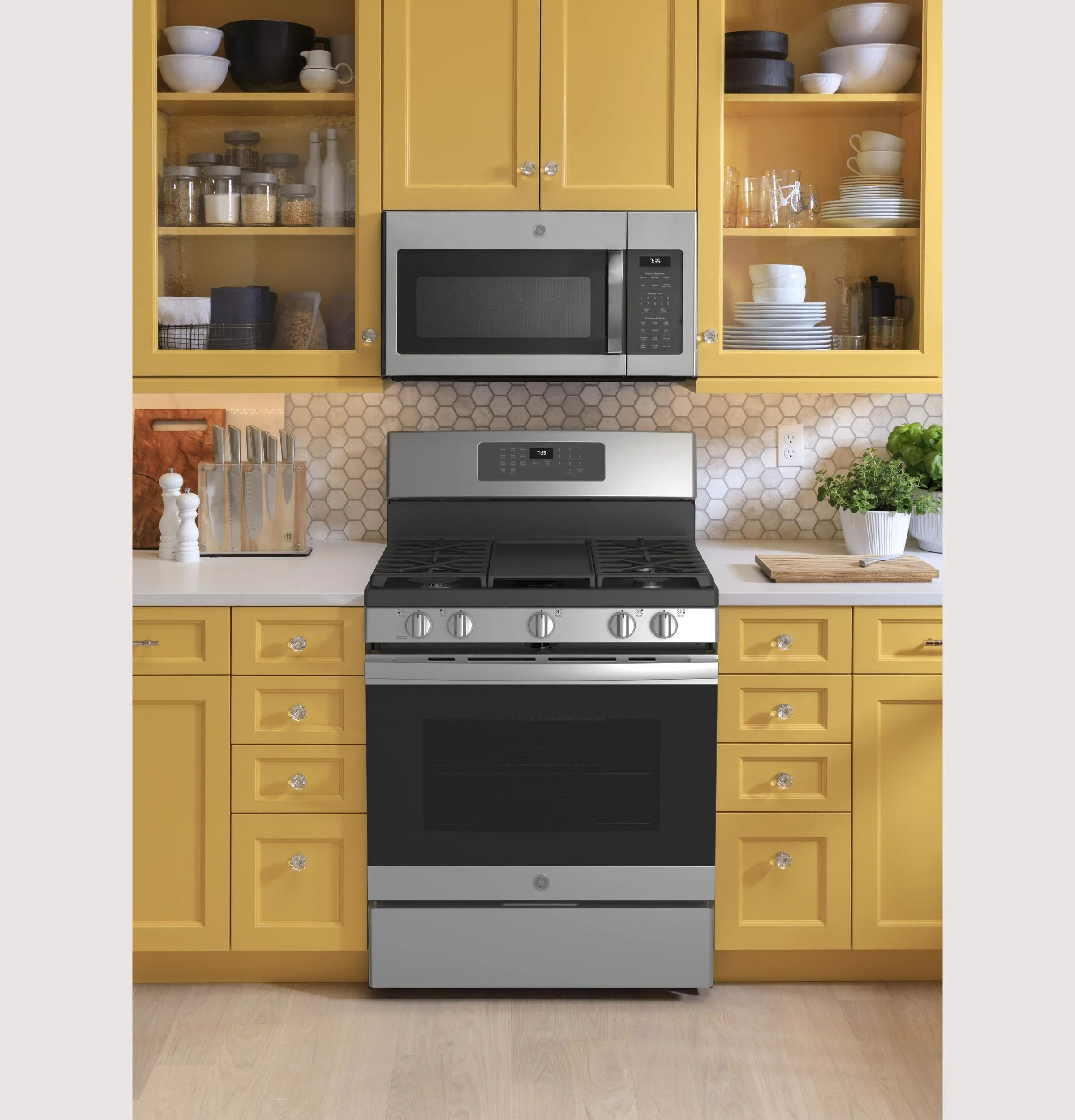 GE® 30" Free-Standing Gas Convection Range with No Preheat Air Fry