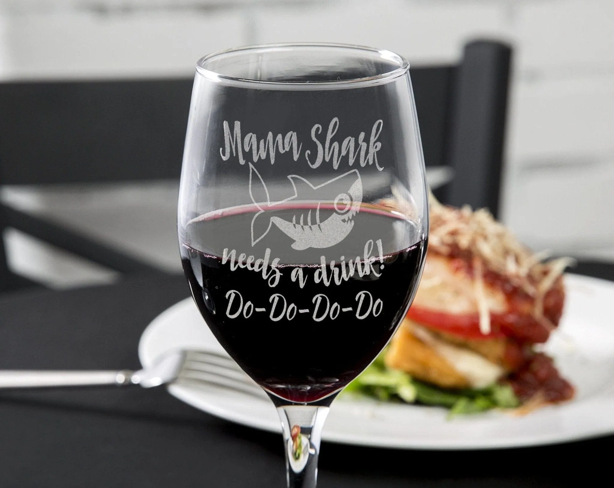 Mama Shark Needs a Drink Do Do Novelty Wine Glass First Mothers Day Gift from Daughter, Son Funny Sayings for New Mom Dad Husband Wife