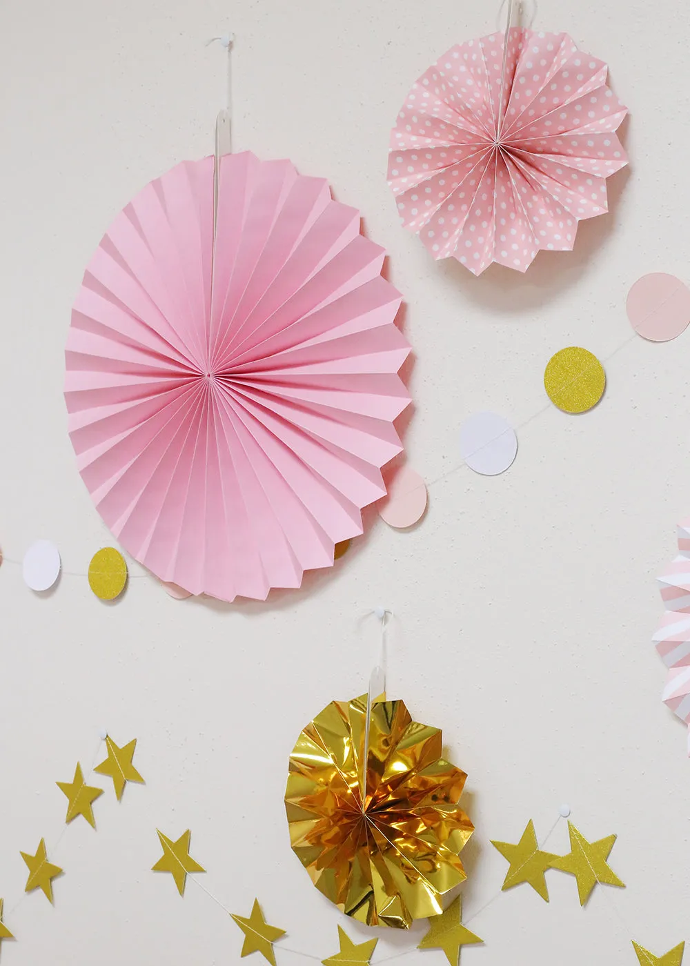 Official Key Items- Metallic Paper Fan Decor