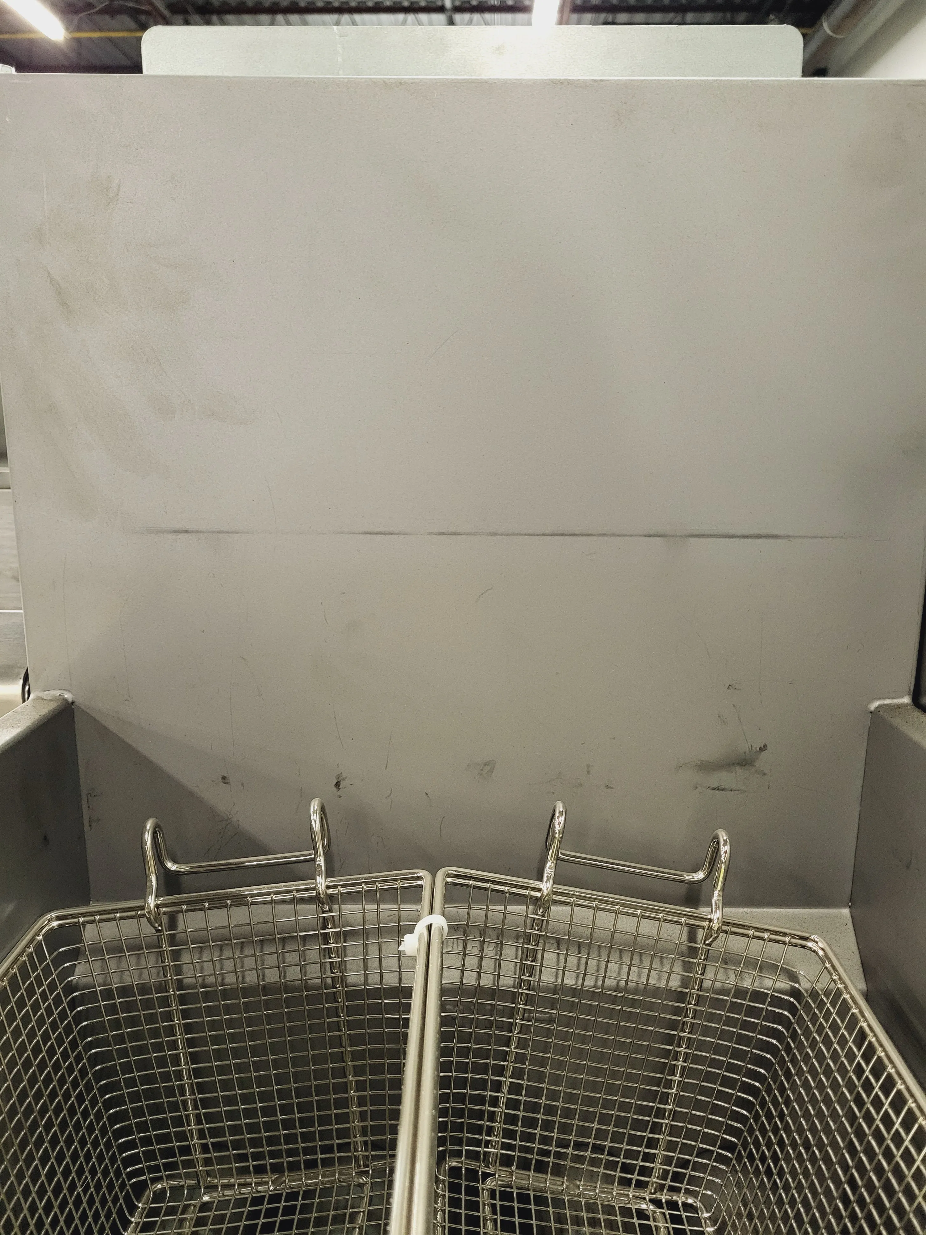 (SHOWROOM MODEL) Vulcan 1GR45M 45 Lb. Natural Floor Fryer - 120,000 BTU