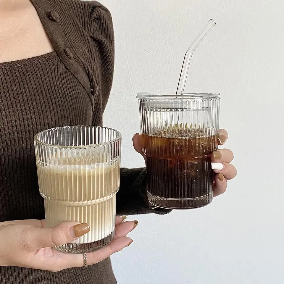 WEZOSHINET 450ml Drink Coffee Glass Cup with Lid and Straw Transparent Bubble Tea Cup Juice Glass Milk Mocha Cup Breakfast Mug Ultimate Glassware Sipper for Home, Kids (450ML Stripe Mug / 1Pcs)